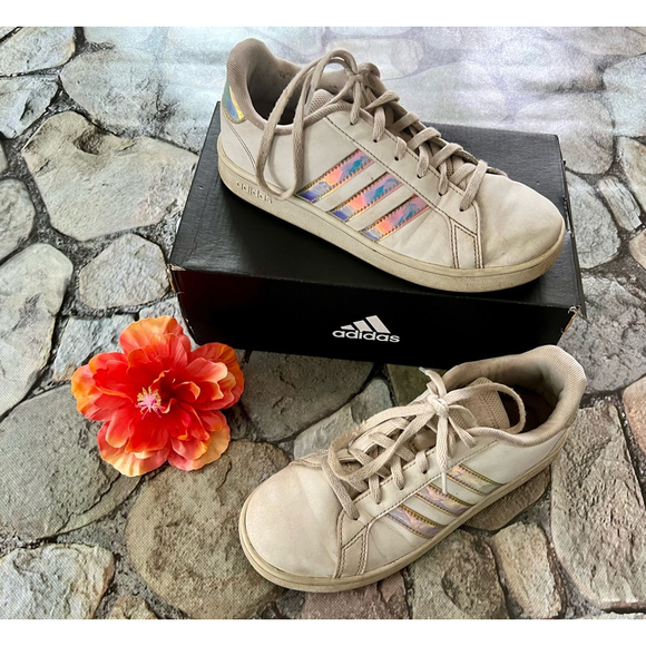 Adidas Sneakers-Size 4 - Picture 1 of 8